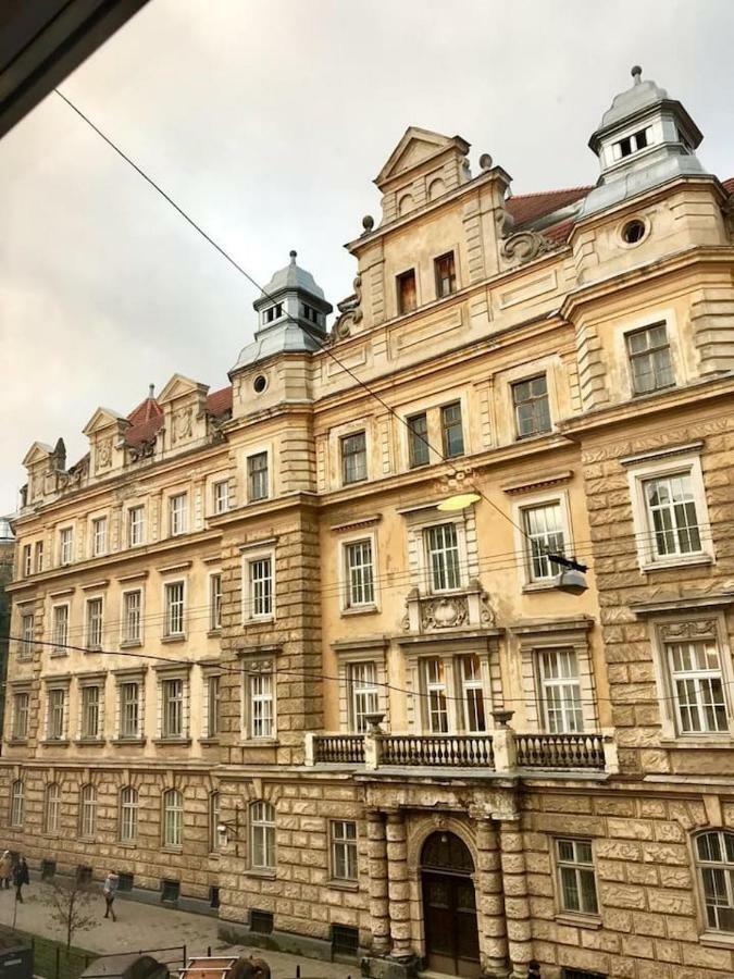 New Appartment-Studio Іn The Center Of Lviv Luaran gambar